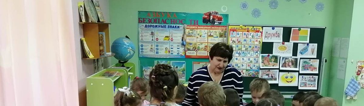 Дружба- это улыбки друзей.